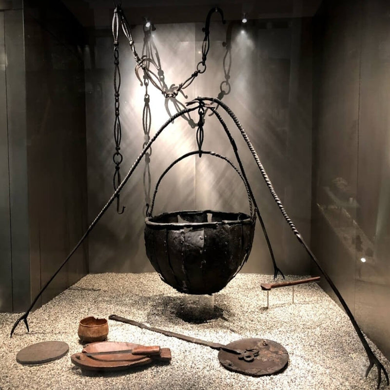 Round GU10 Single Ceiling Spotlight in Black - LED Spotlight